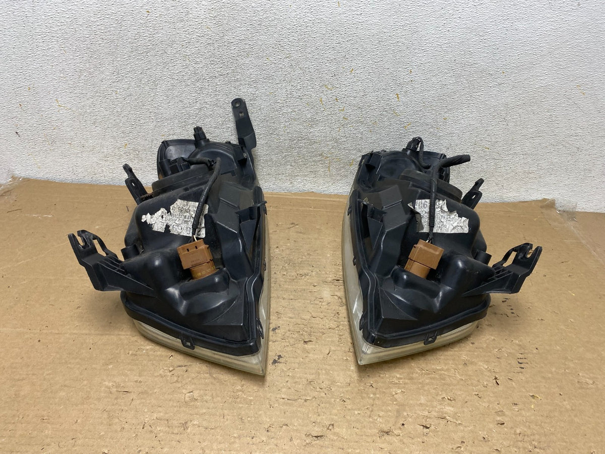 2005 to 2007 Mercury Mariner Left+Right Side Halogen Headlights AH9268 DW9