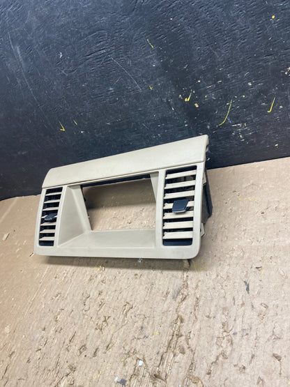 2003-2007 Nissan Murano Radio Center Console Display Bezel Air Vent T8878 DG2