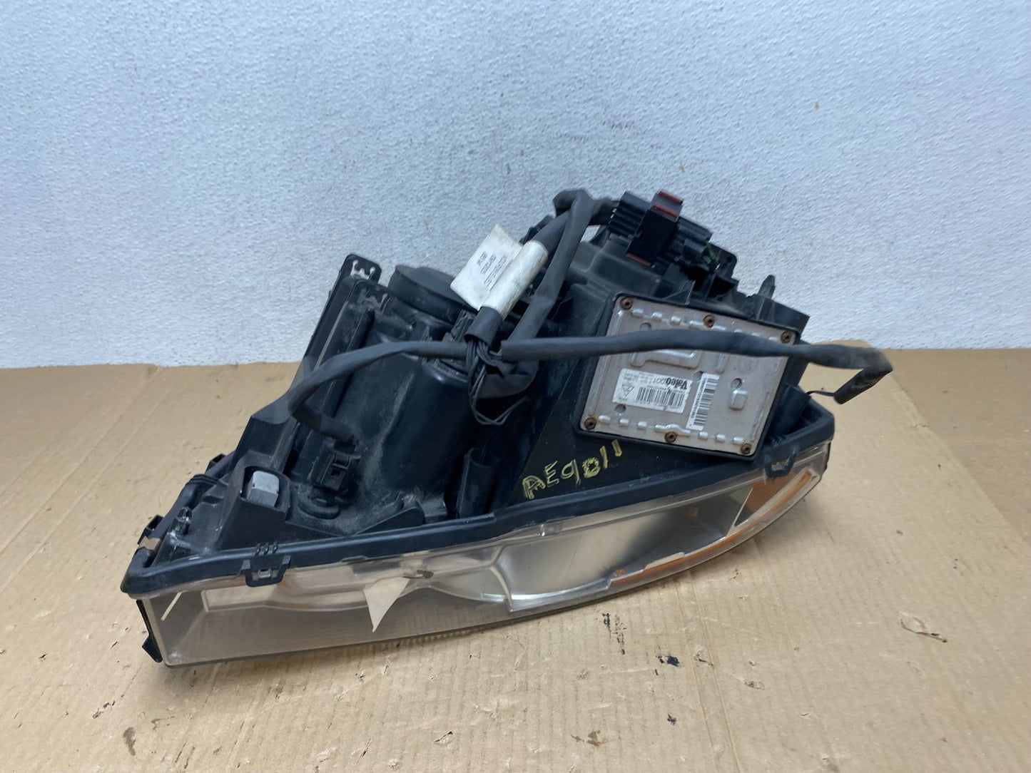 2003 to 2006 Volvo XC90 Right Passenger Rh Side Headlight Xenon AE9011 DW8