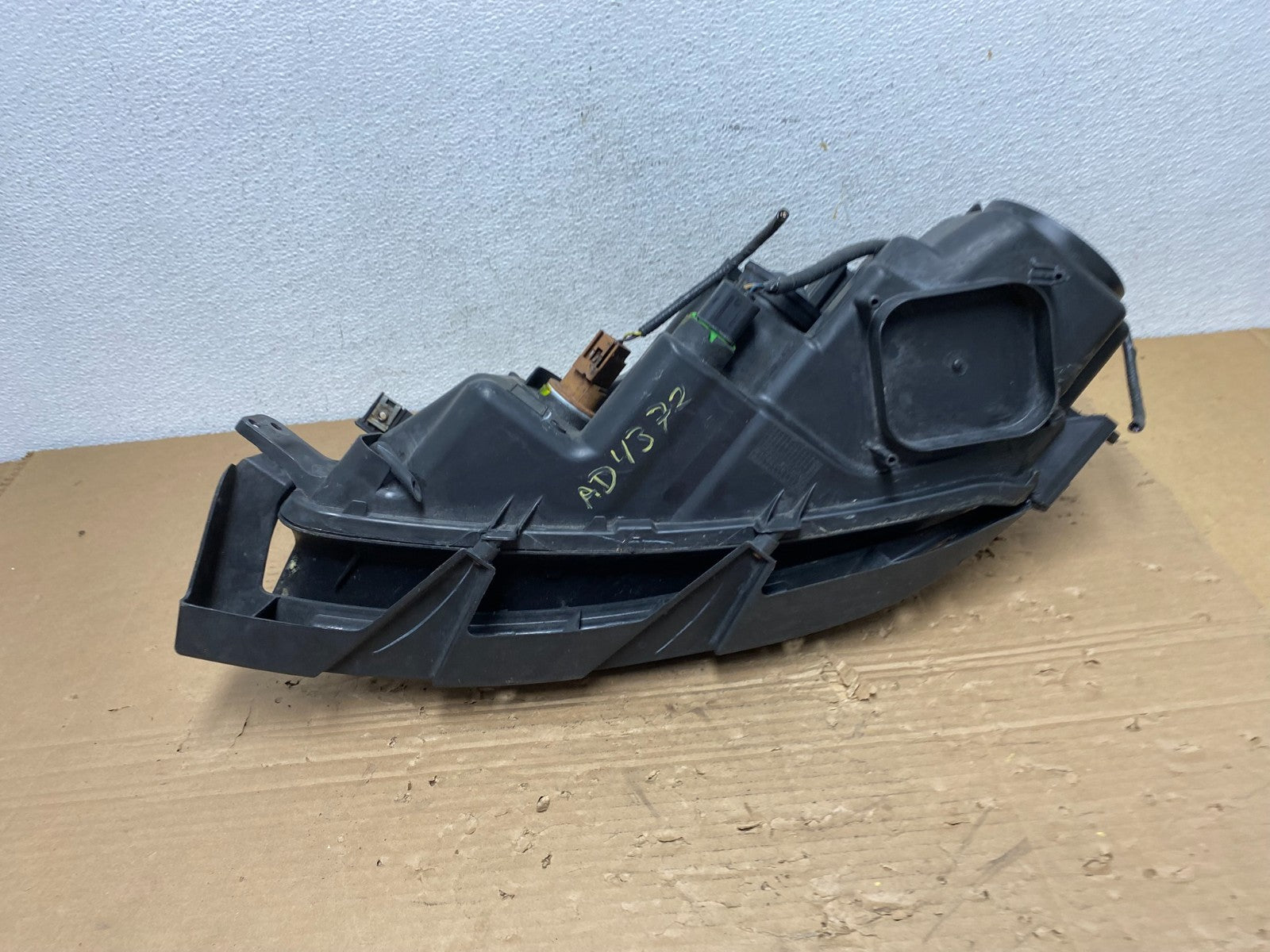 2010 to 2012 Lincoln MKZ HALOGEN Right Passenger Side Headlight AD4372 DW6