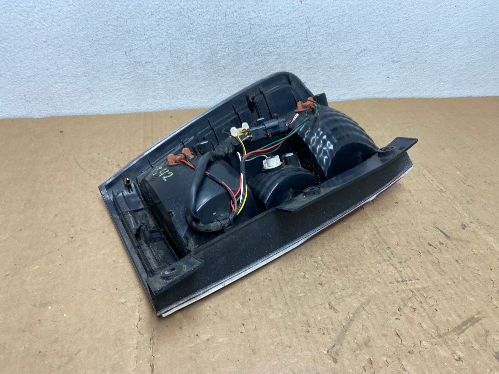 2006 to 2011 Kia Carnival Right Passenger RH Side Tail Light AD0542 LK4
