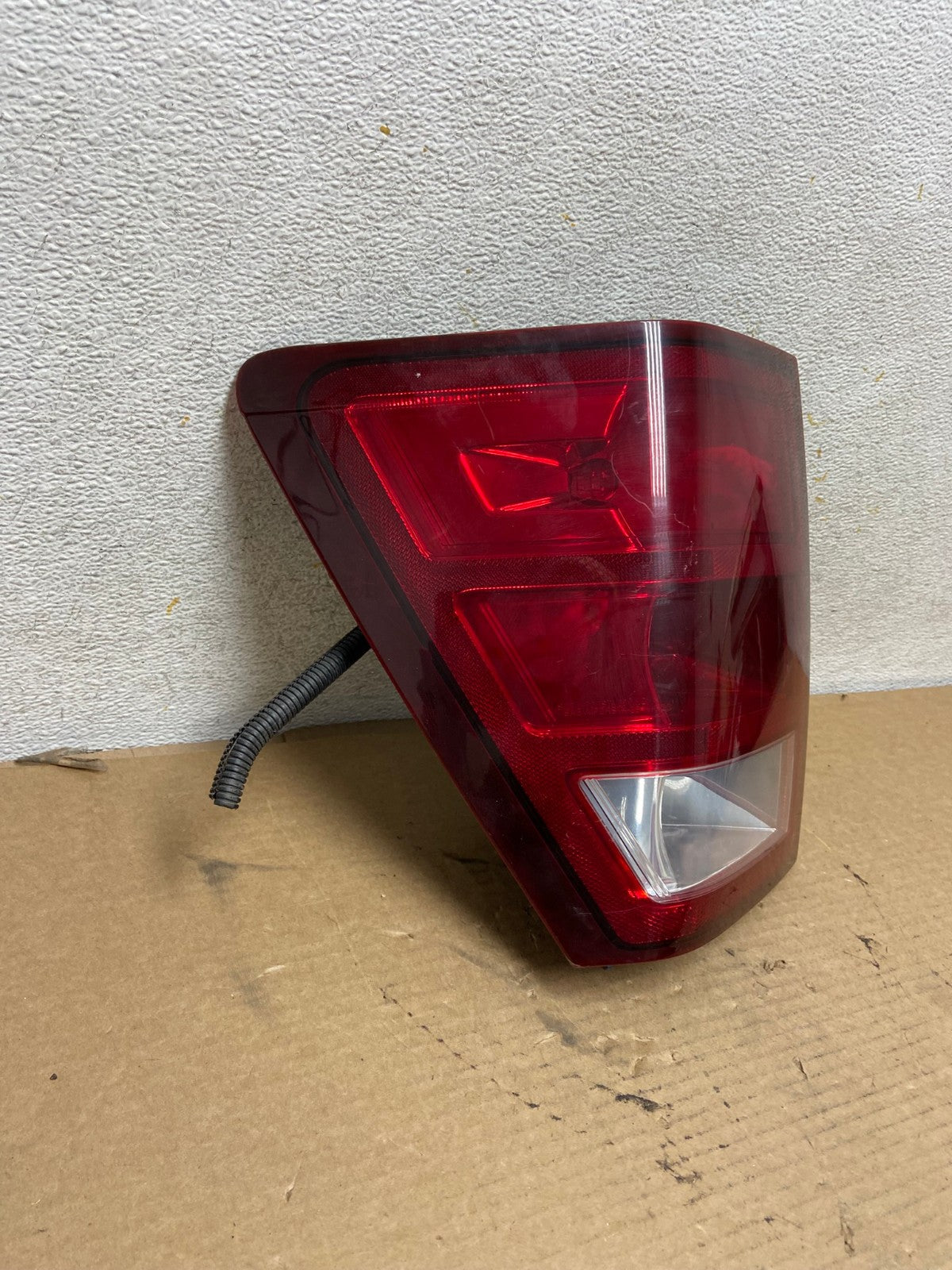 2005 to 2006 Jeep Grand Cherokee Left Driver Side Lh Tail Light AH4241 LK1