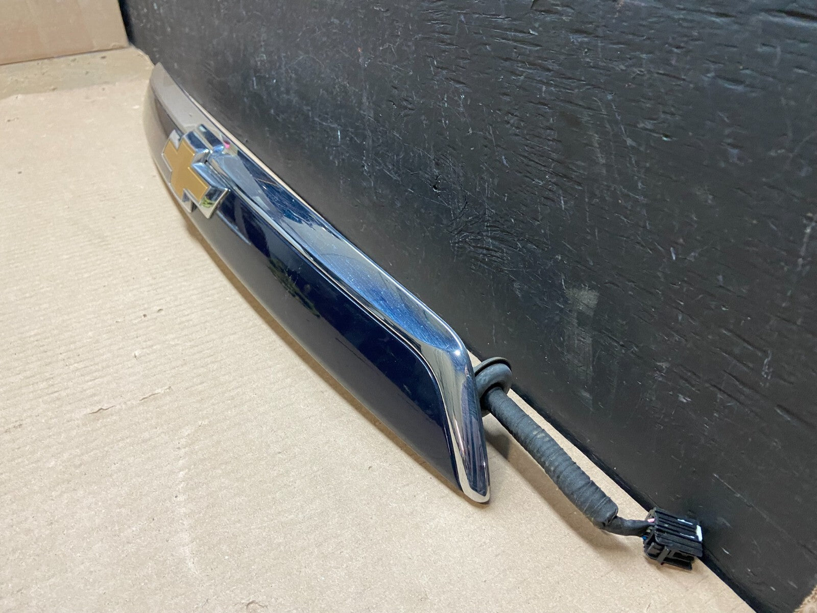 2016-2017 Chevrolet Equinox Rear Liftgate Garnish Chrome Trim W/Camera E8542 DG11