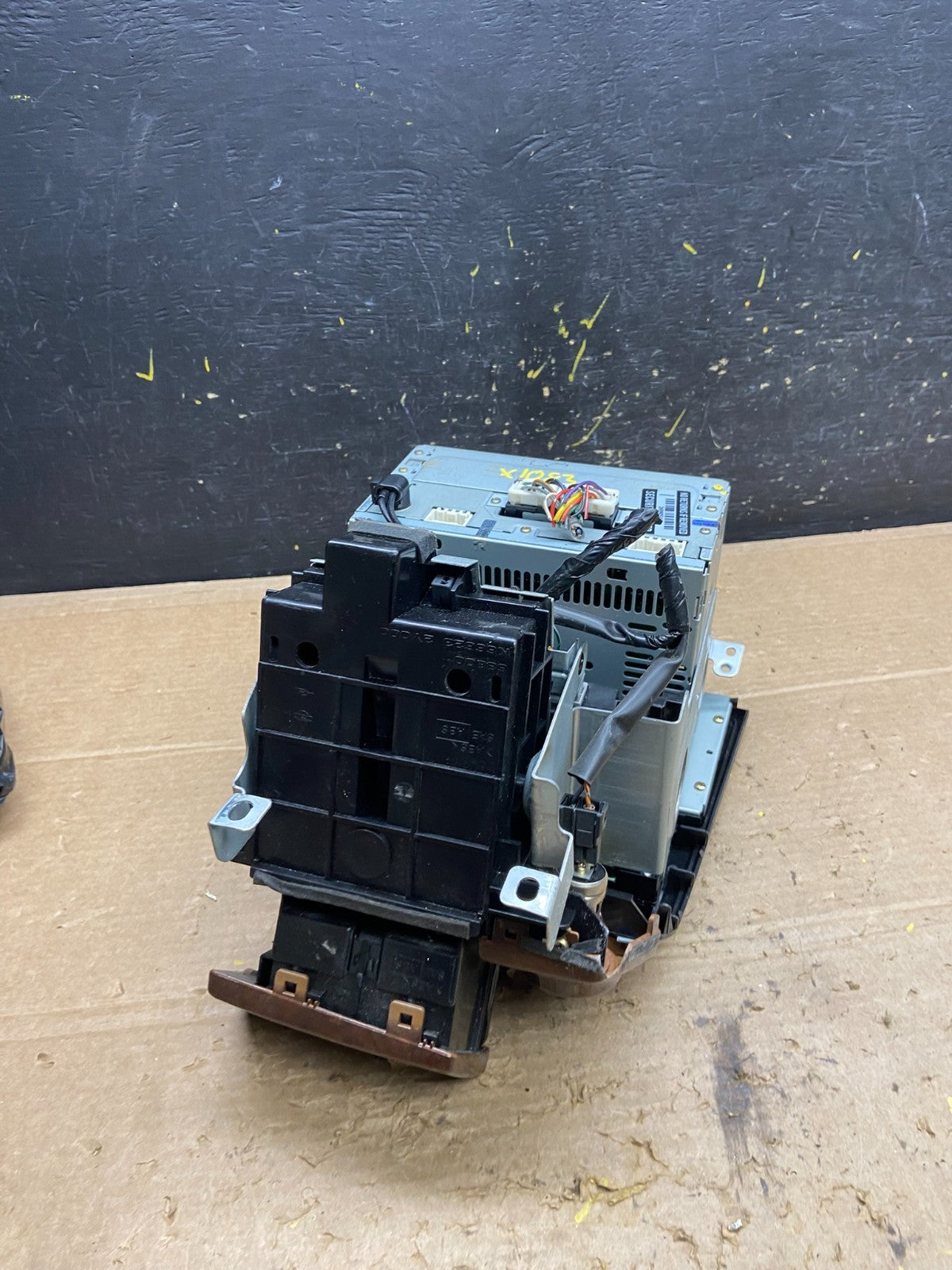 2000 to 2001 Infiniti i30 Bose Radio AM/FM Casette Climate Control x1083 DG7