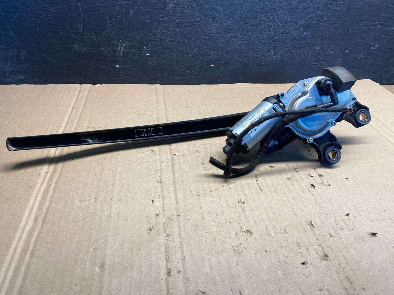 2007 to 2015 Audi Q7 Rear Windshield Washer Wiper Motor AE2327 DG5