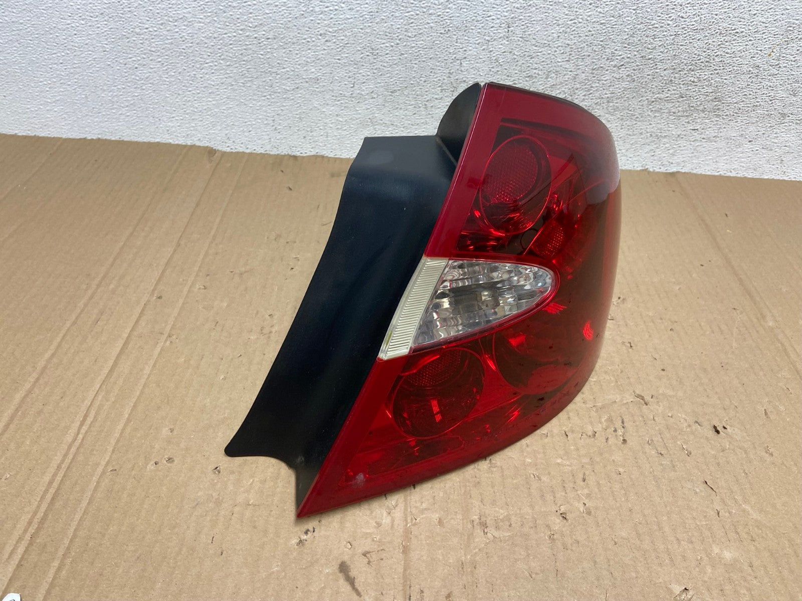 2005 to 2009 Buick Lacrosse Right Passemger RH Side Tail Light AE8983 LK2