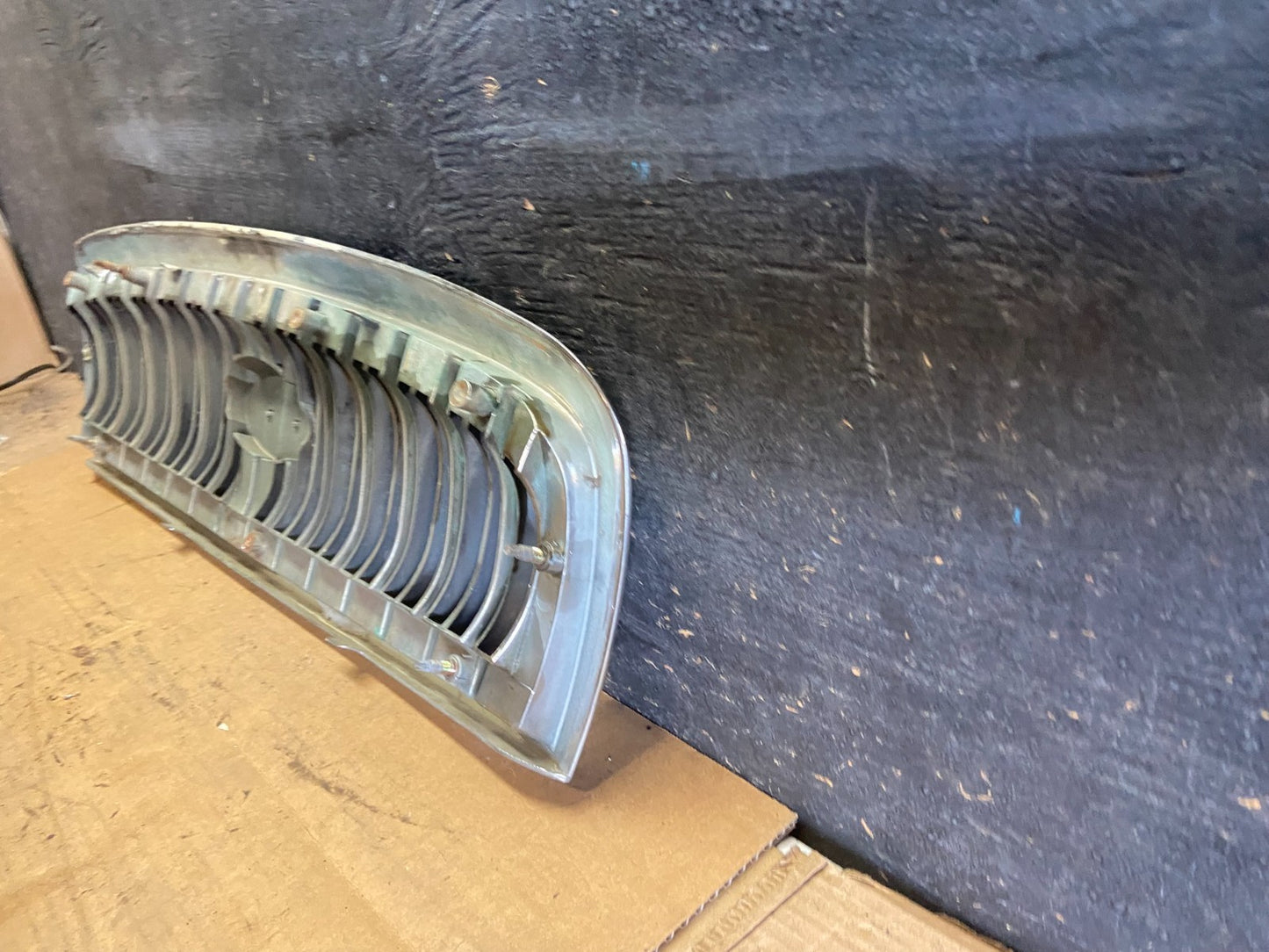 2001 to 2005 Hyundai Sonata Front Upper Grille Grill Bumper OEM Q9982 DG9
