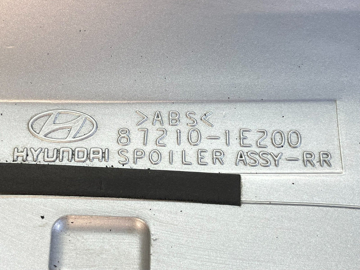 2005 to 2011 Hyundai Accent Trunk Lid Hatch 3rd Brake Light Spoiler AH6557 DG4