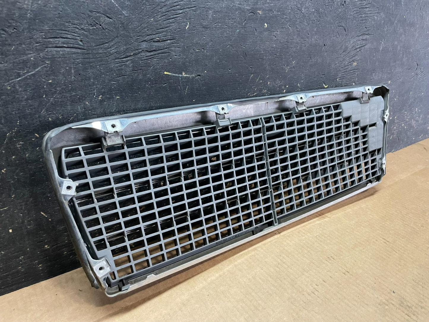 1994-1997 Mercedes C-Class C230 C320 C350 Front Upper Grill Grille OEM AA9119 DG5