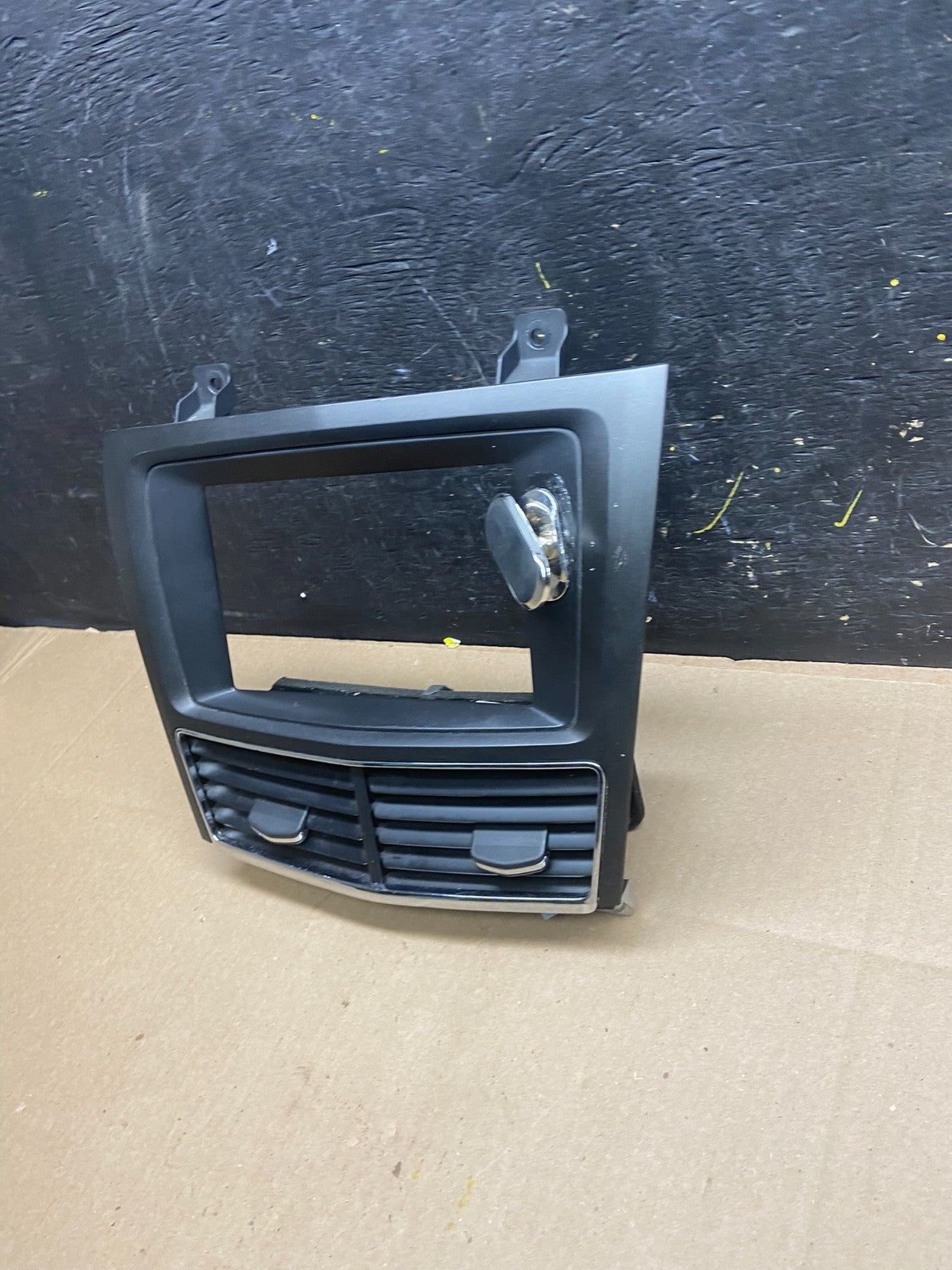 2013 - 2017 Lincoln Mkt Center Dash Gps Radio Bezel Panel Air Vent OEM T9129 DG2