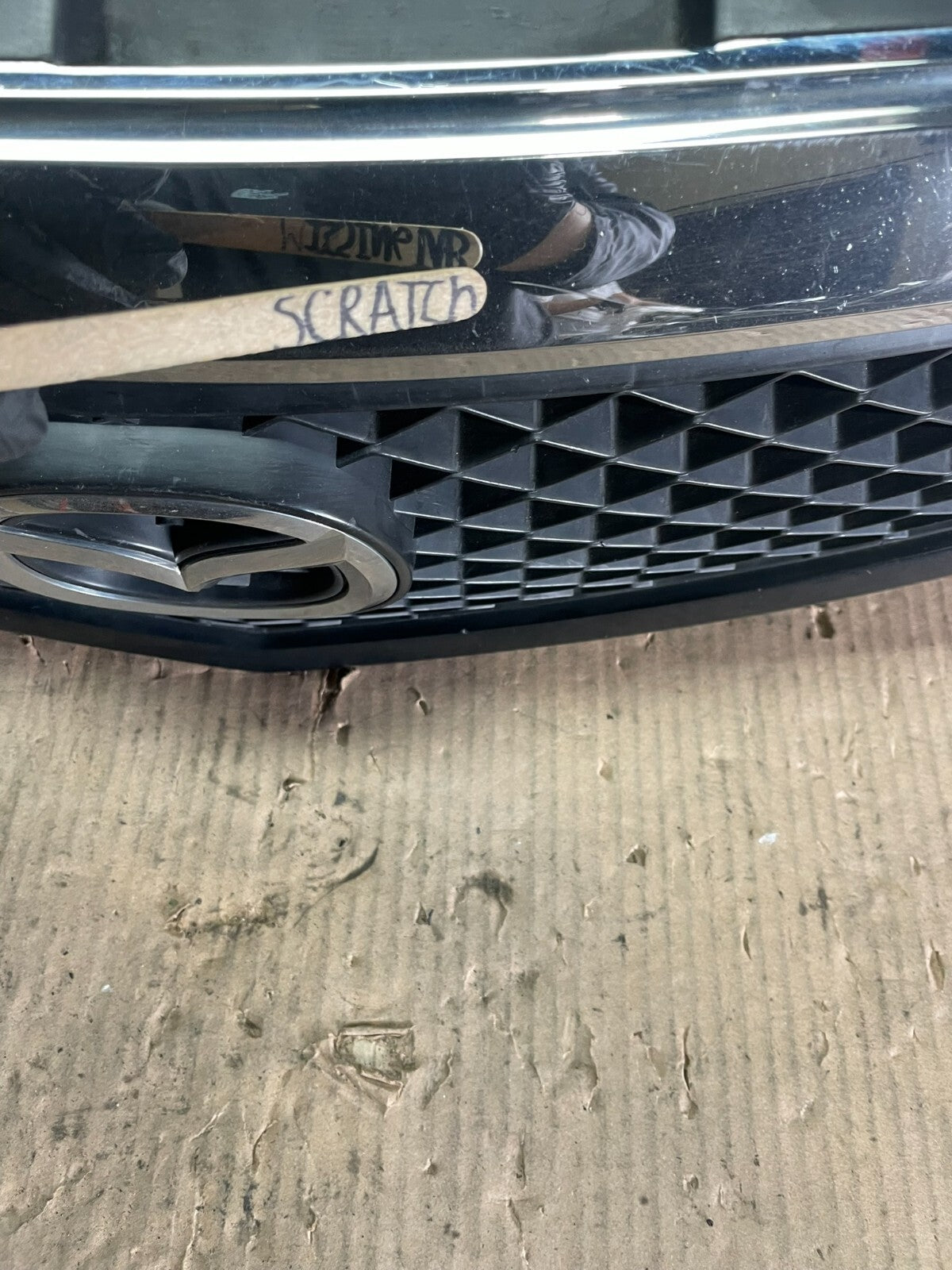 2002 2003 Mazda MPV Front Upper Grille Grill L9664 DG3