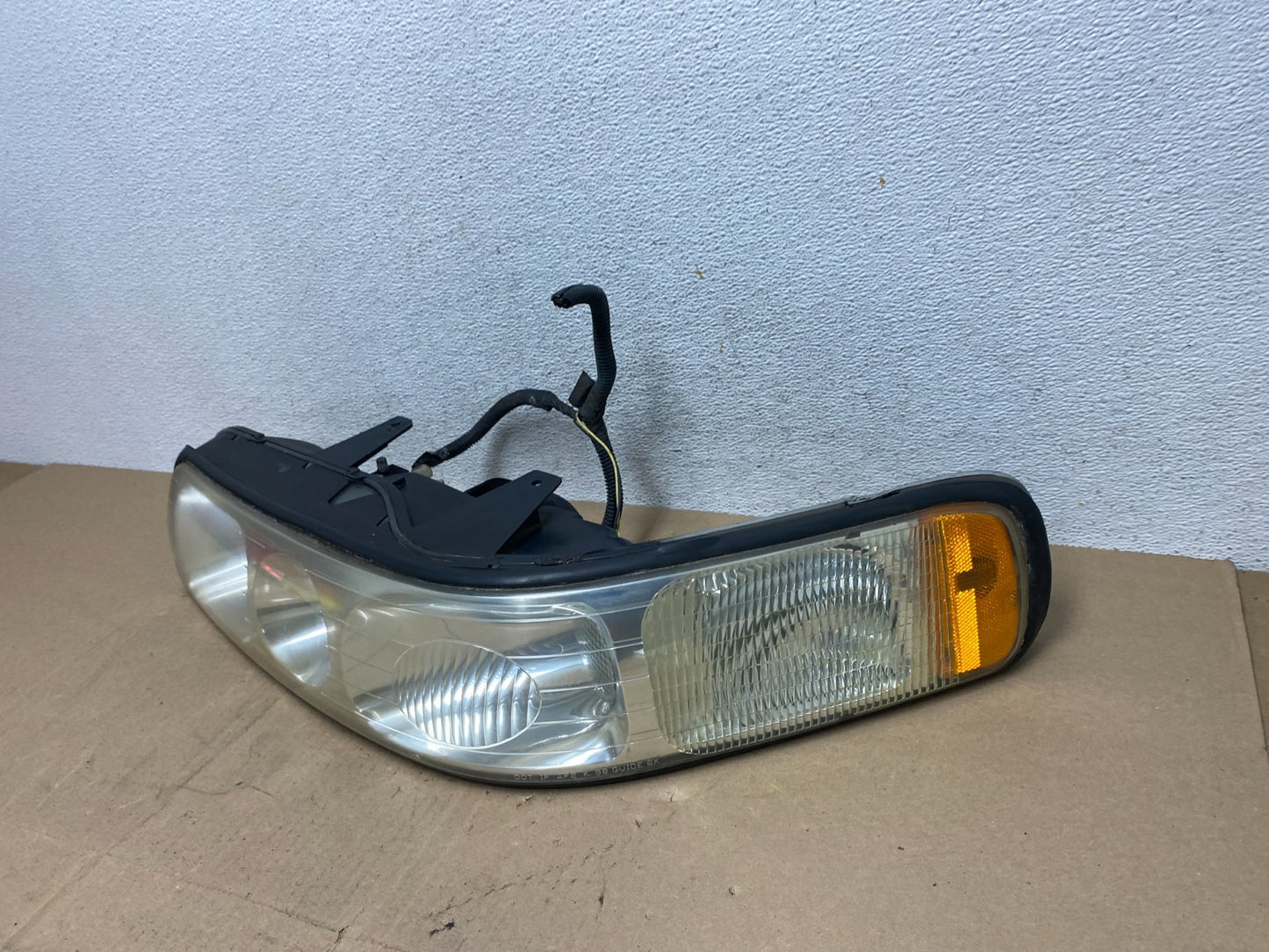 1998 to 2004 Cadillac Seville Left Driver LH Side Headlight ae6743 DG1