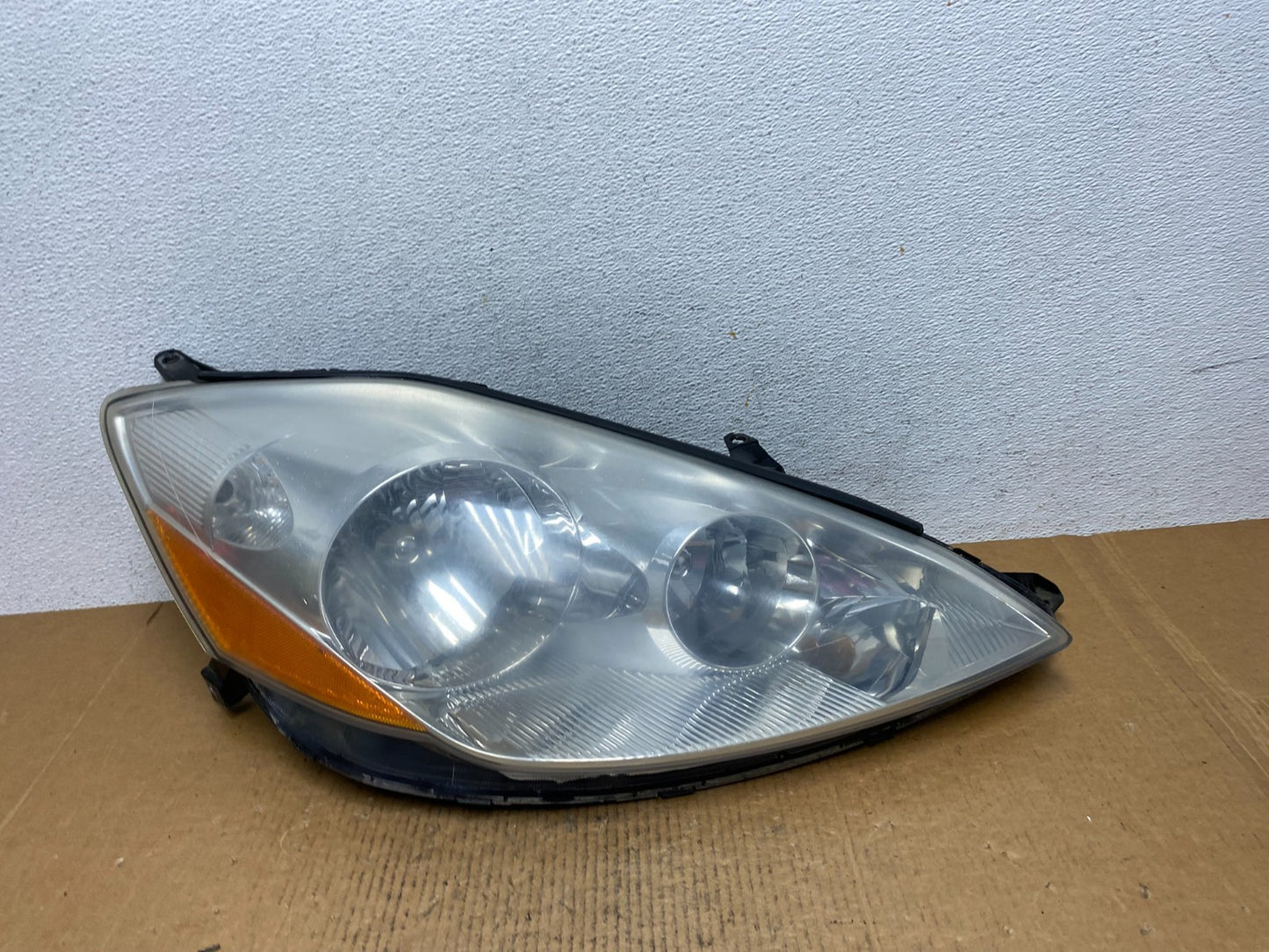 2006 to 2010 Toyota Sienna Right Passenger Rh Side Headlight Halogen AE0379 DW0