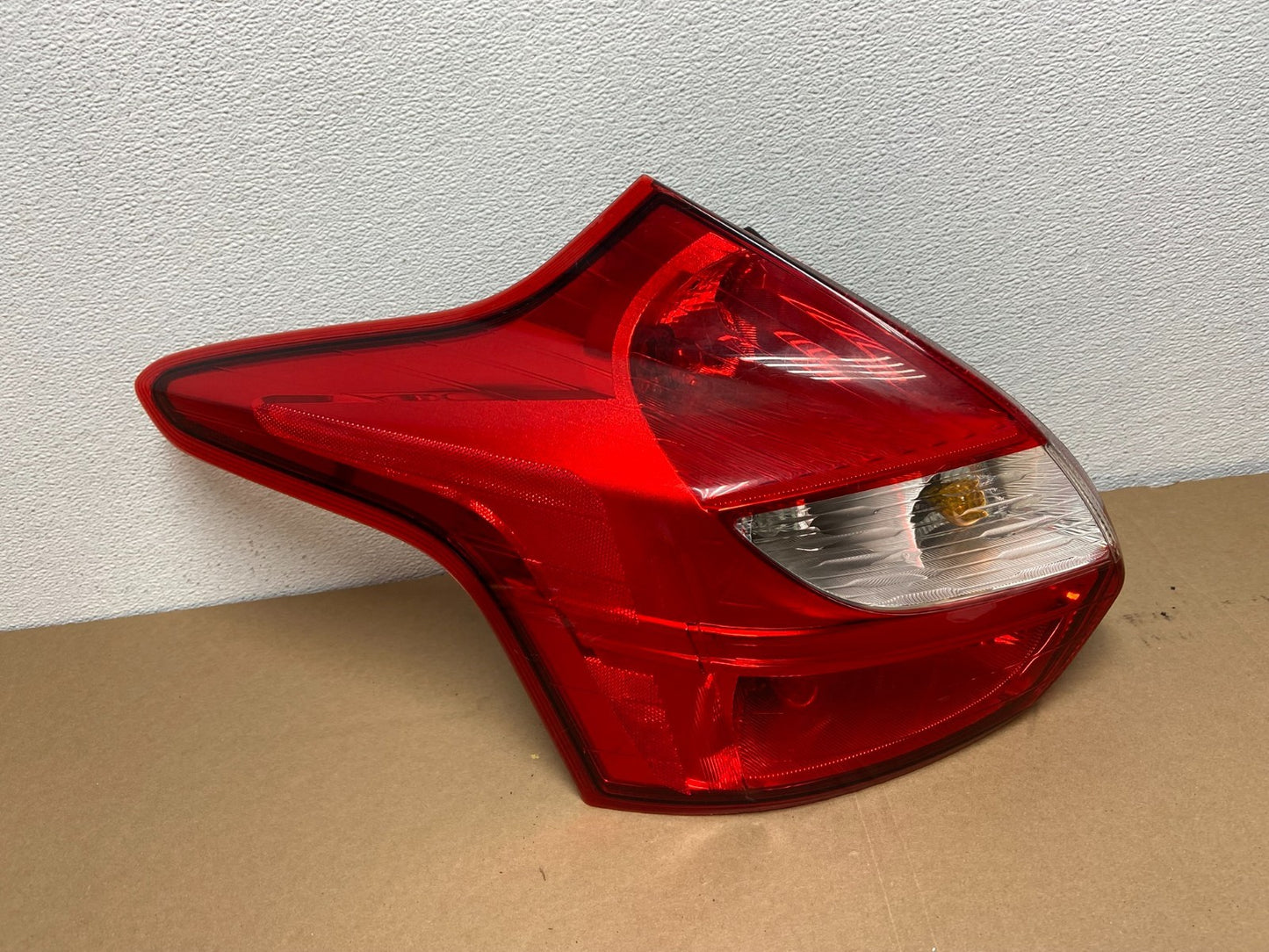 2012 2013 2014 Ford Focus Tail Light Hatchback Left Driver Lh Side Oem AB6300 DW0