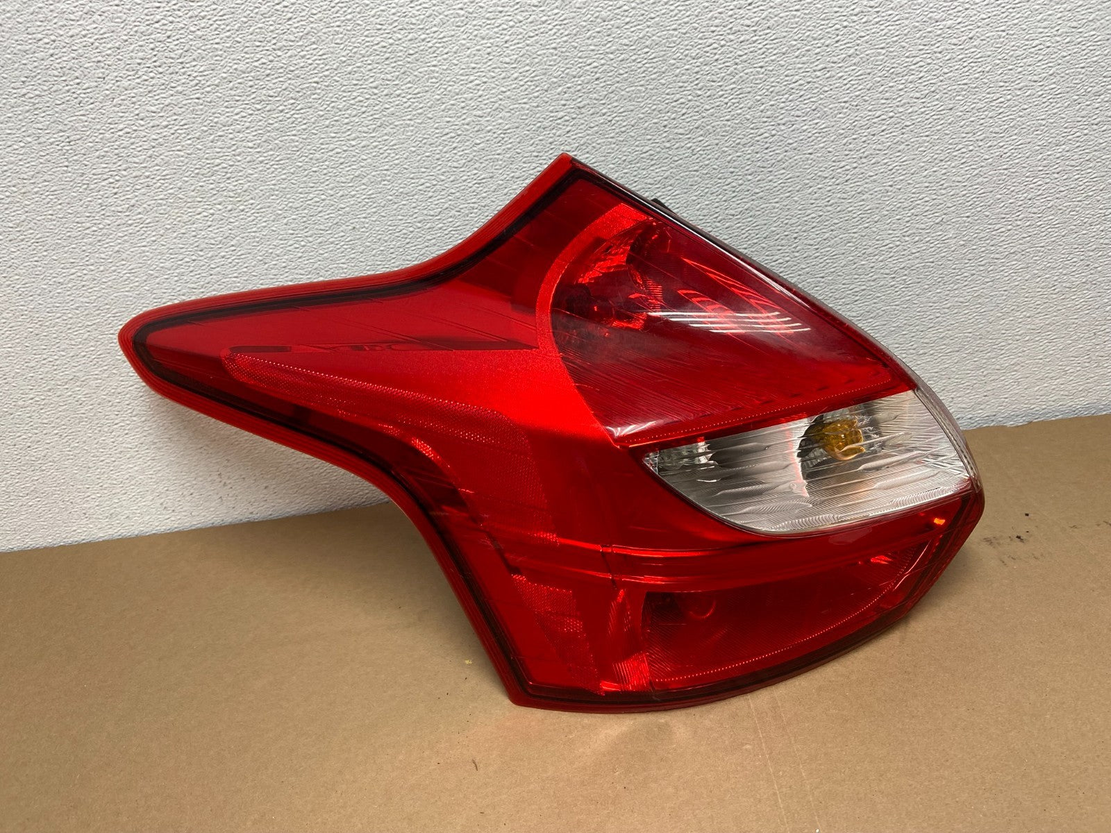 2012 2013 2014 Ford Focus Tail Light Hatchback Left Driver Lh Side Oem AB6300 DW0