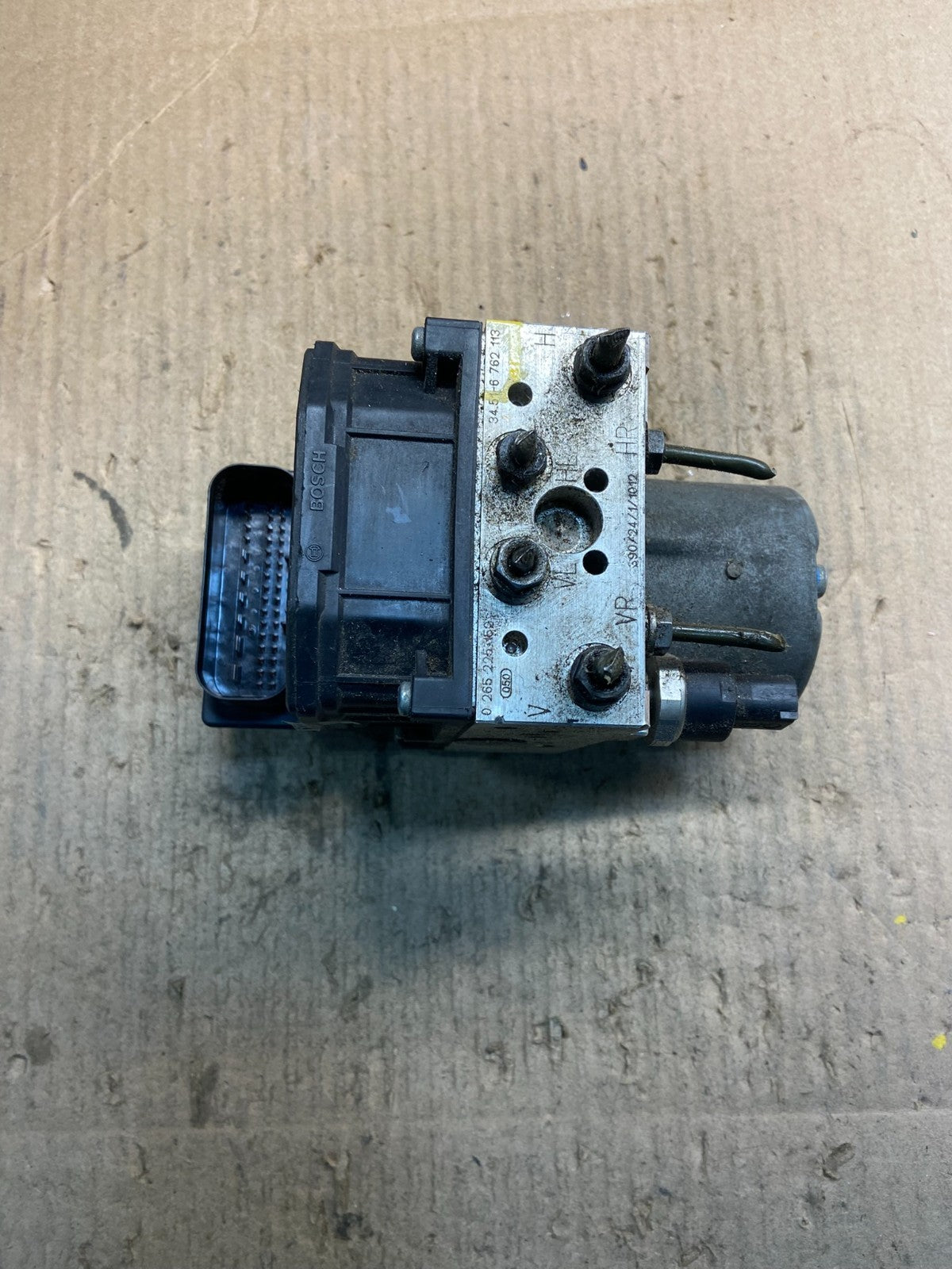 2001 2002 2003 BMW 325i 330i ABS Anti Lock Brake Pump 3451 6762113 z0781 DG3