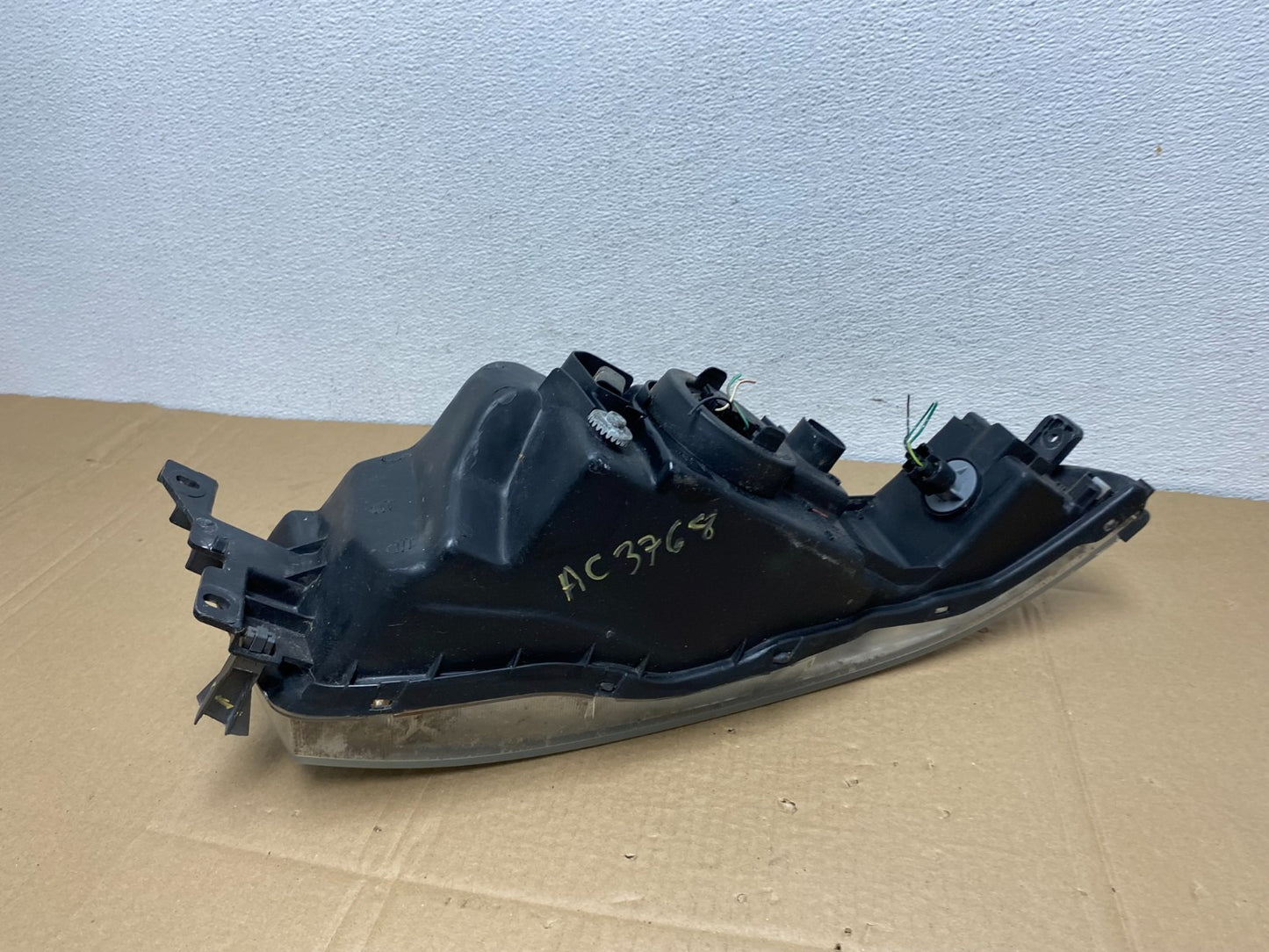 2002 to 2003 Mitsubishi Galant Right Passenger RH Side Headlight AC3768 DW9