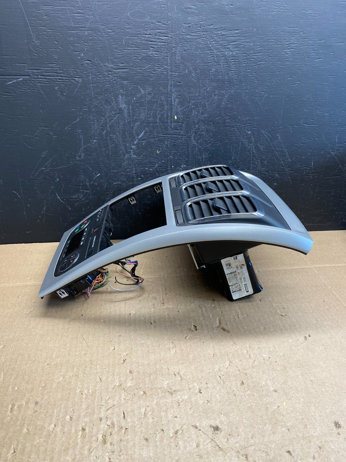 2007 - 2012 GMC Acadia A/C Heater Climate Control Radio Panel Bezel OE AC6370 DG2