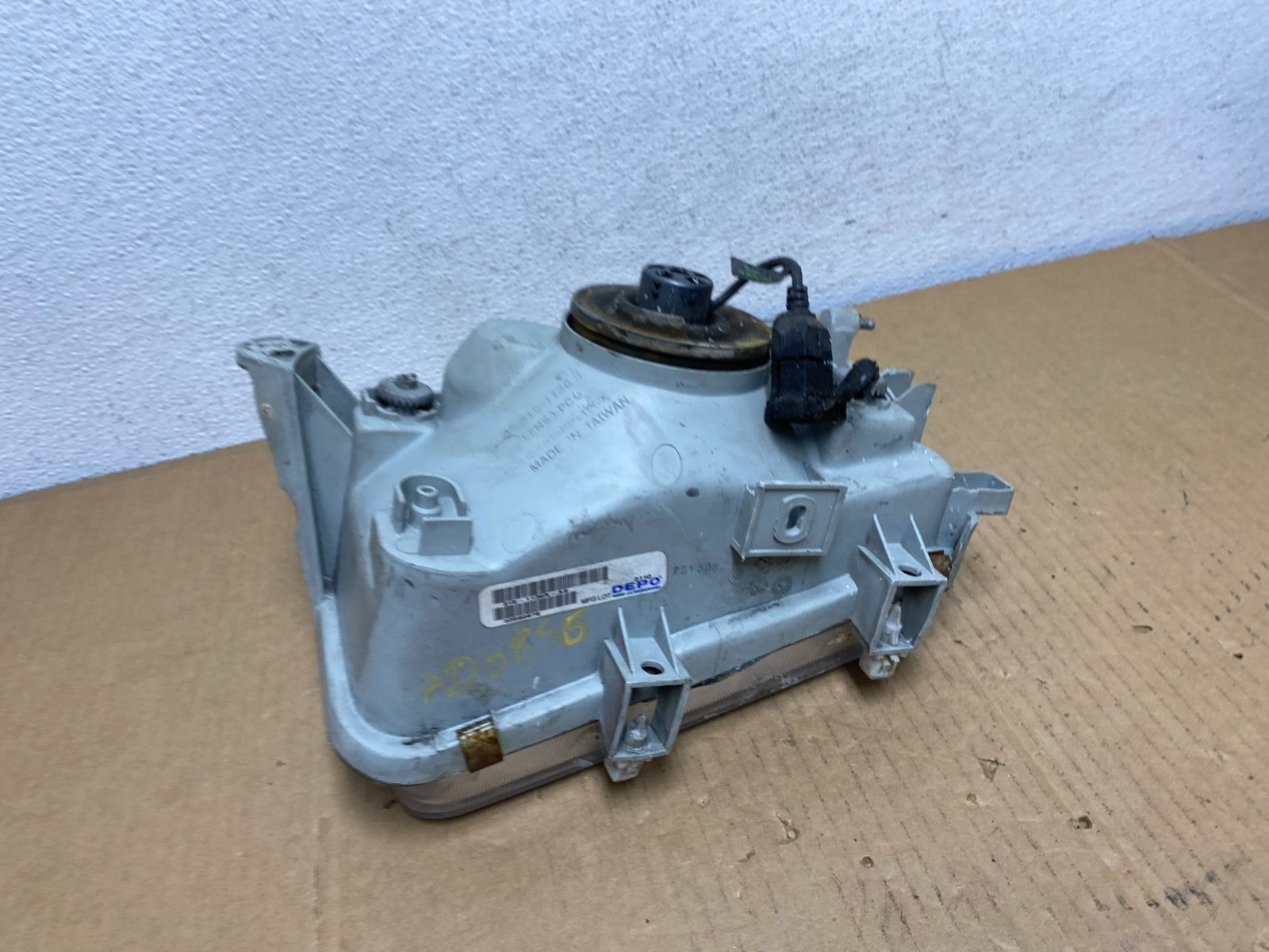 1999-2004 Nissan Pathfinder Right Passenger Side Headlight DEPO AD0856 DW8