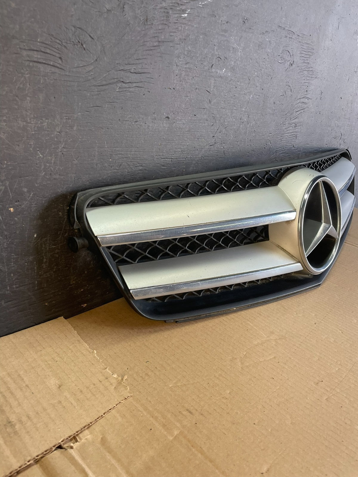 2010 to 2014 Mercedes-Benz W204 C250 Front Grille Grill AE3540 DG2