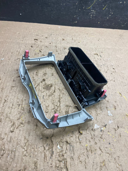 2009 - 2012 Toyota Yaris Radio Stereo CD Player Bezel With Vents T8887 DG4