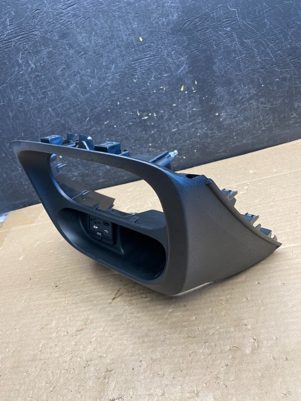 2014 - 2017 Fiat 500L Dash Climate Control USB AUX Bezel Trim ag8396 DG2