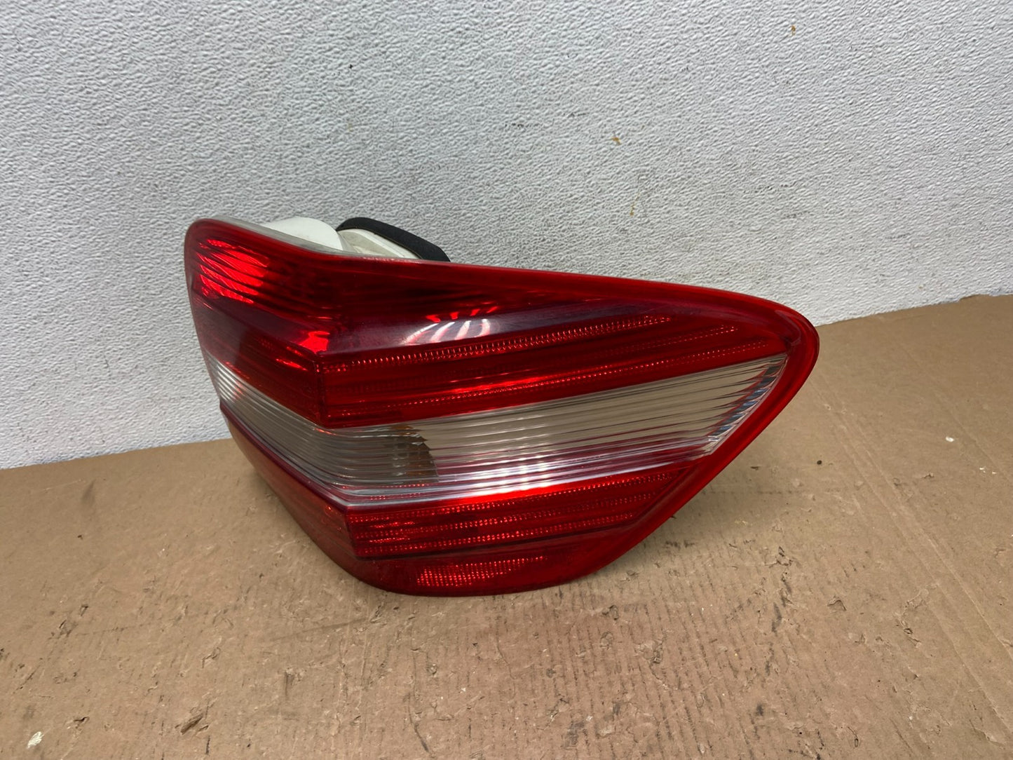 2006 - 2008 Mercedes ML 350 Ml-Class Right Passenger Tail Light AD8245 DW1