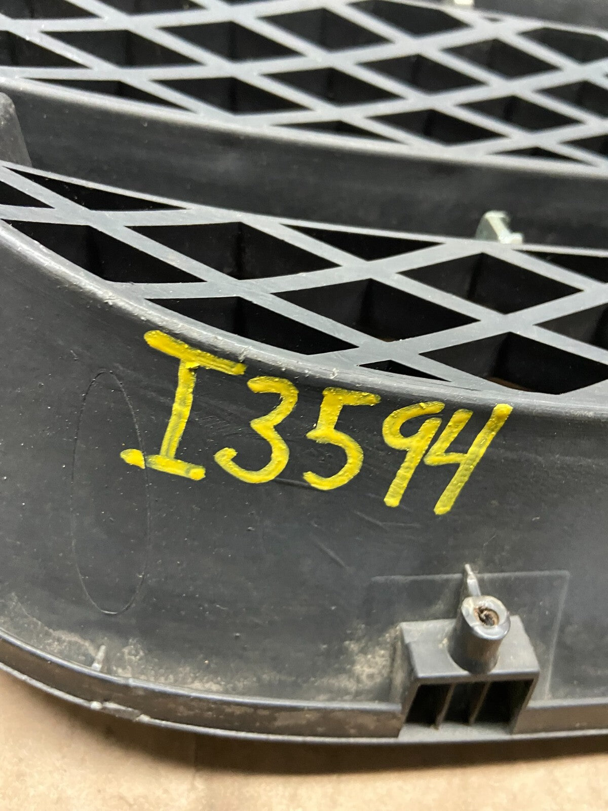 2007 to 2011 Kia Rondo Front Upper Grill Grille i3594 PS11