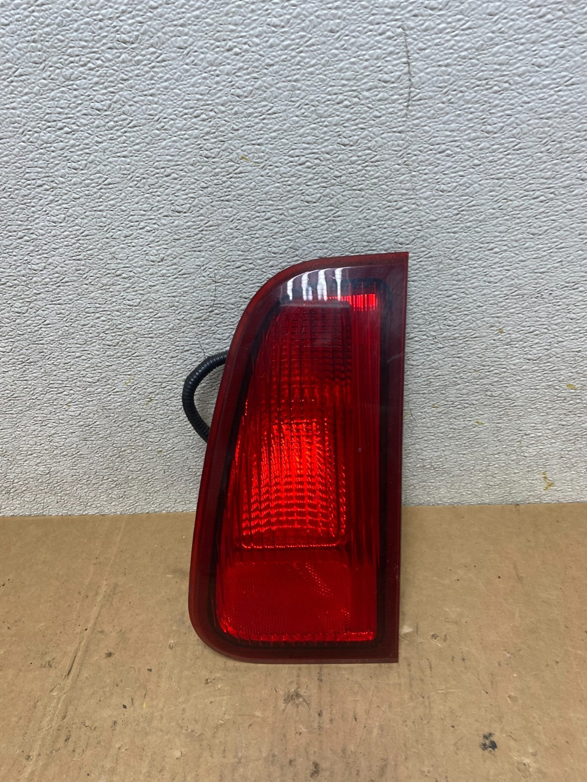 2003-2006 Lincoln Navigator Right Passenger RH Inner Tail Light OEM Q7460 DW0