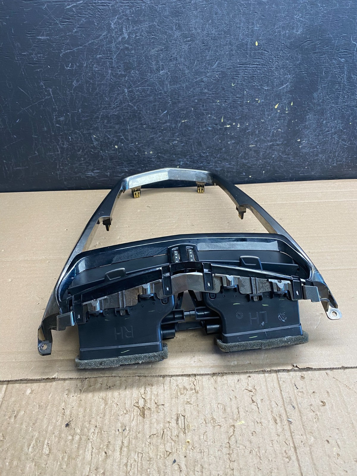 2014 - 2019 Cadillac CTS Center Radio Dashboard Air Vent Bezel Trim OE AG0118 DG3