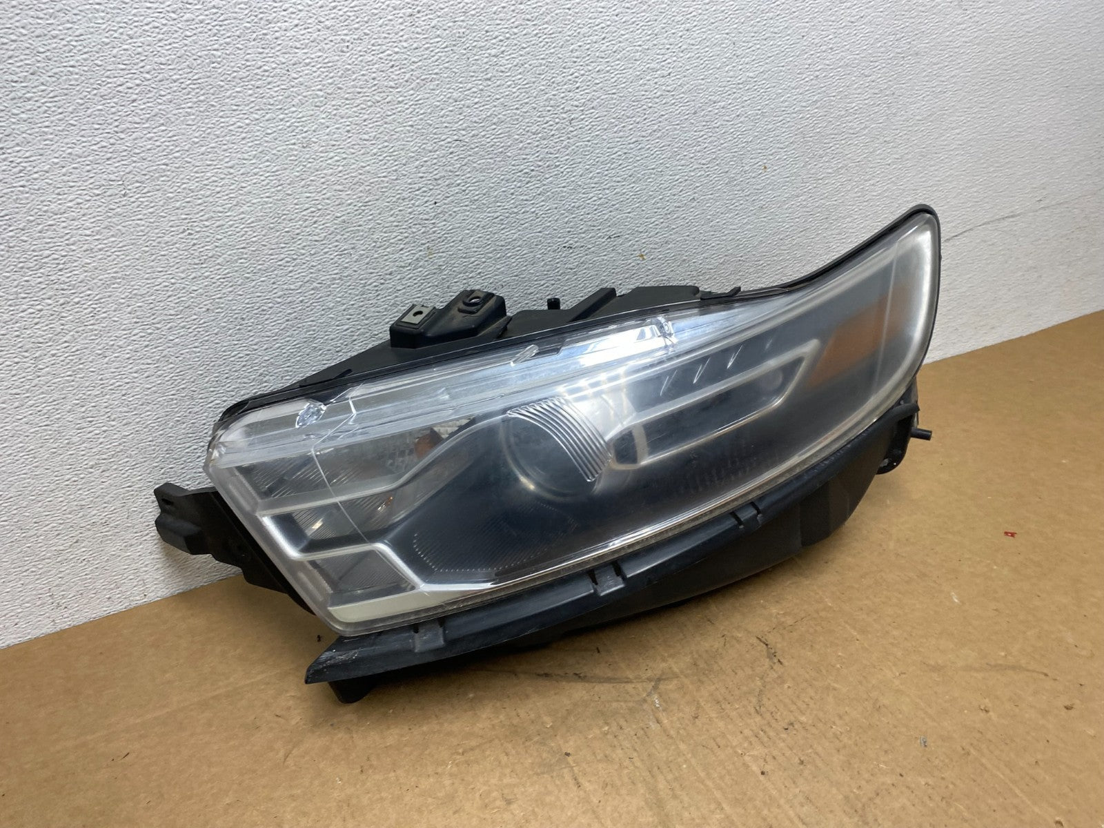 2013 to 2019 Ford Taurus Left Driver LH Side Headlight Halogen AD6081 DW2