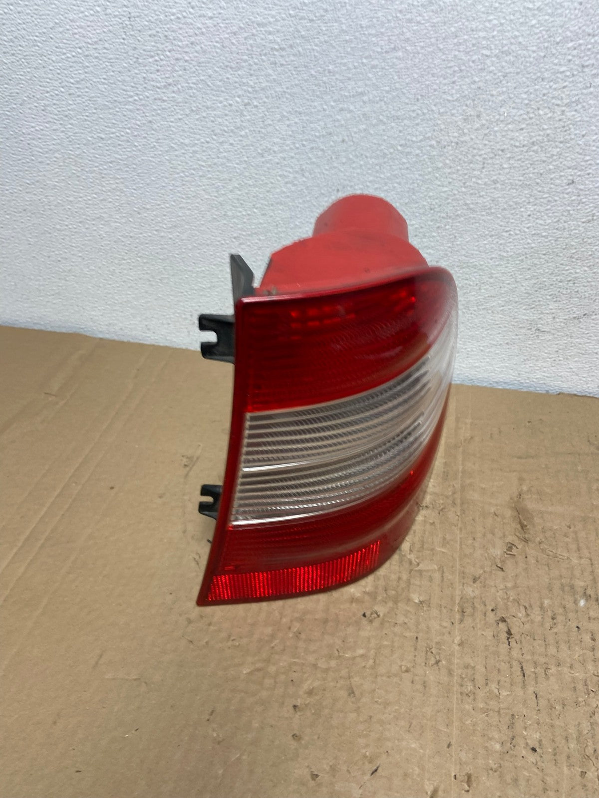 2002-2005 Mercedes ML 350 Ml-Class Right Passenger Rh Side Tail Light AC3890 LK2