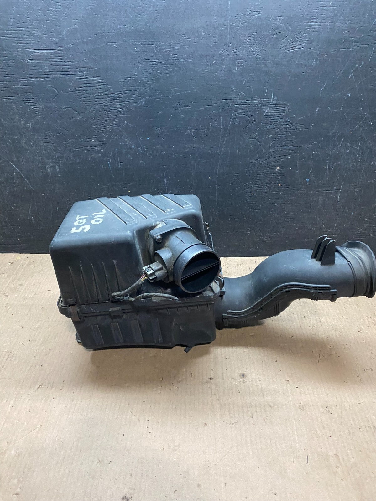 2009 to 2011 Kia Borrego Air Cleaner Filter Box j0625 PS3