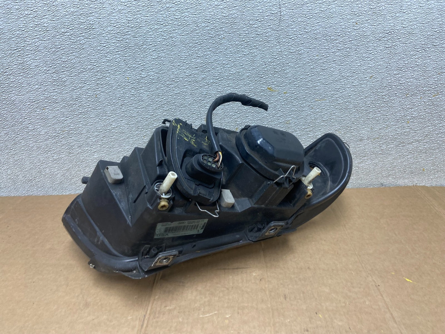 1999 to 2002 Audi A4 Left Driver LH Side Headlight AA1162 DW7