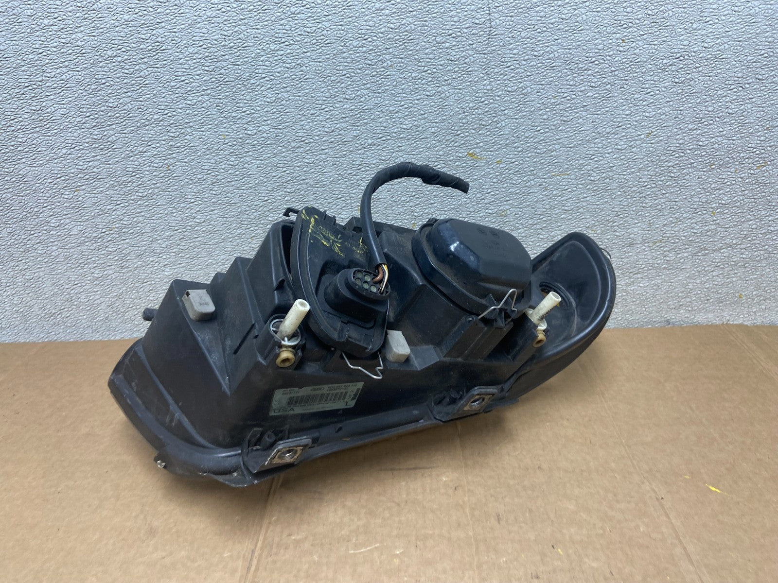 1999 to 2002 Audi A4 Left Driver LH Side Headlight AA1162 DW7