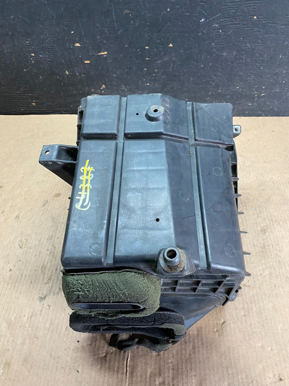 2007 to 2014 Chevrolet Suburban Tahoe Silverado Air Cleaner Box N54943