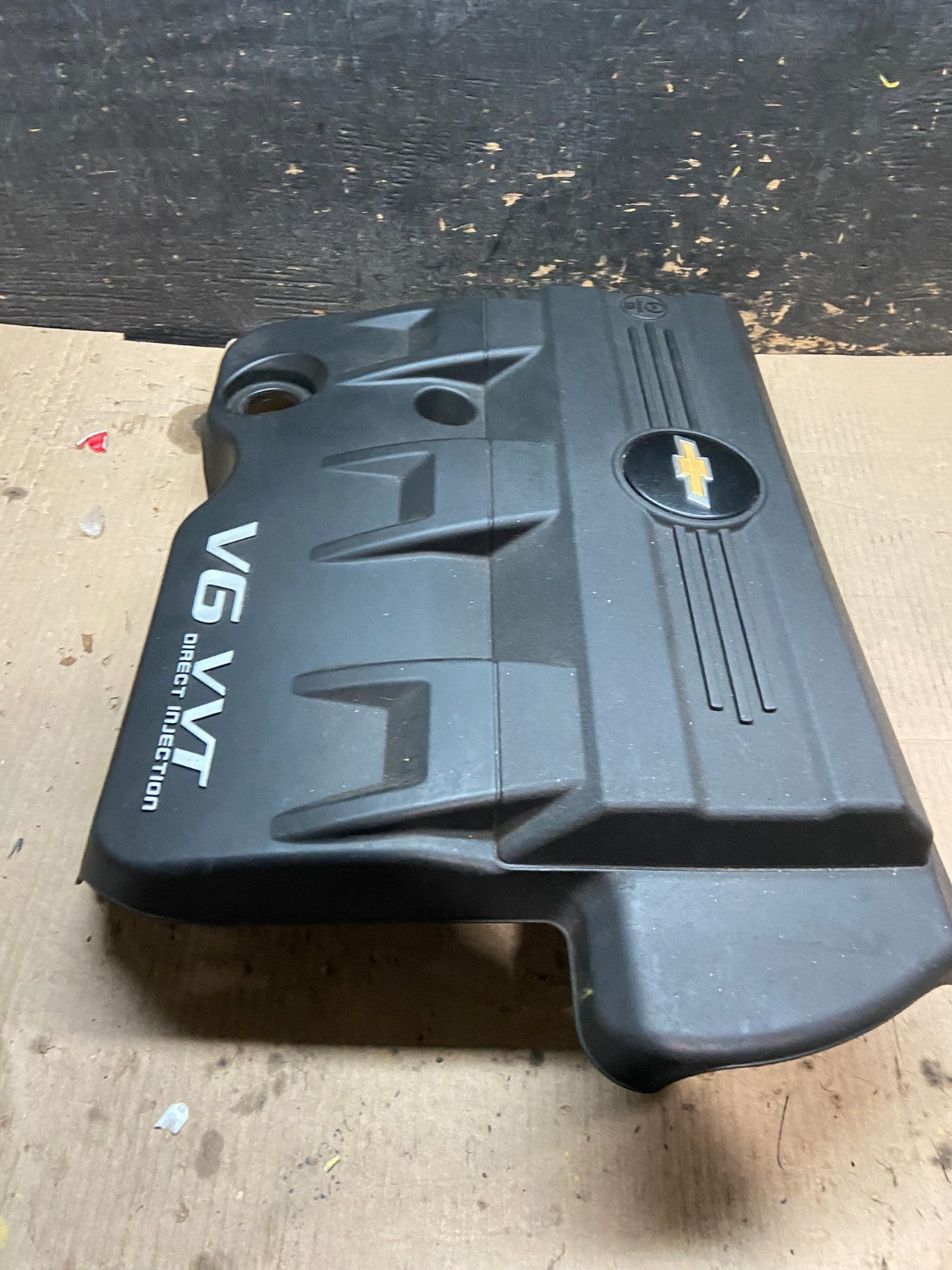 2010 to 2012 Cadillac SRX 3.6L Plastic Engine Cover Shield X7661 DG2