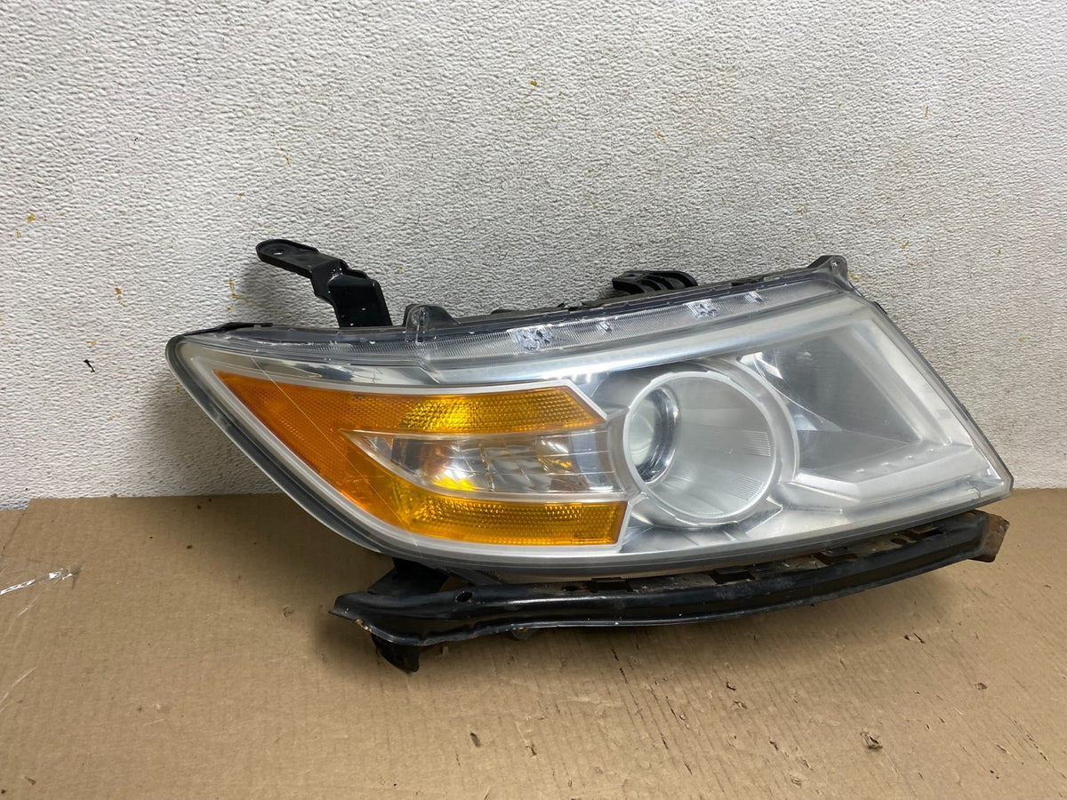 2011 to 2013 Honda Odyssey Front Right Passenger Headlight Halogen AH5827 DW1