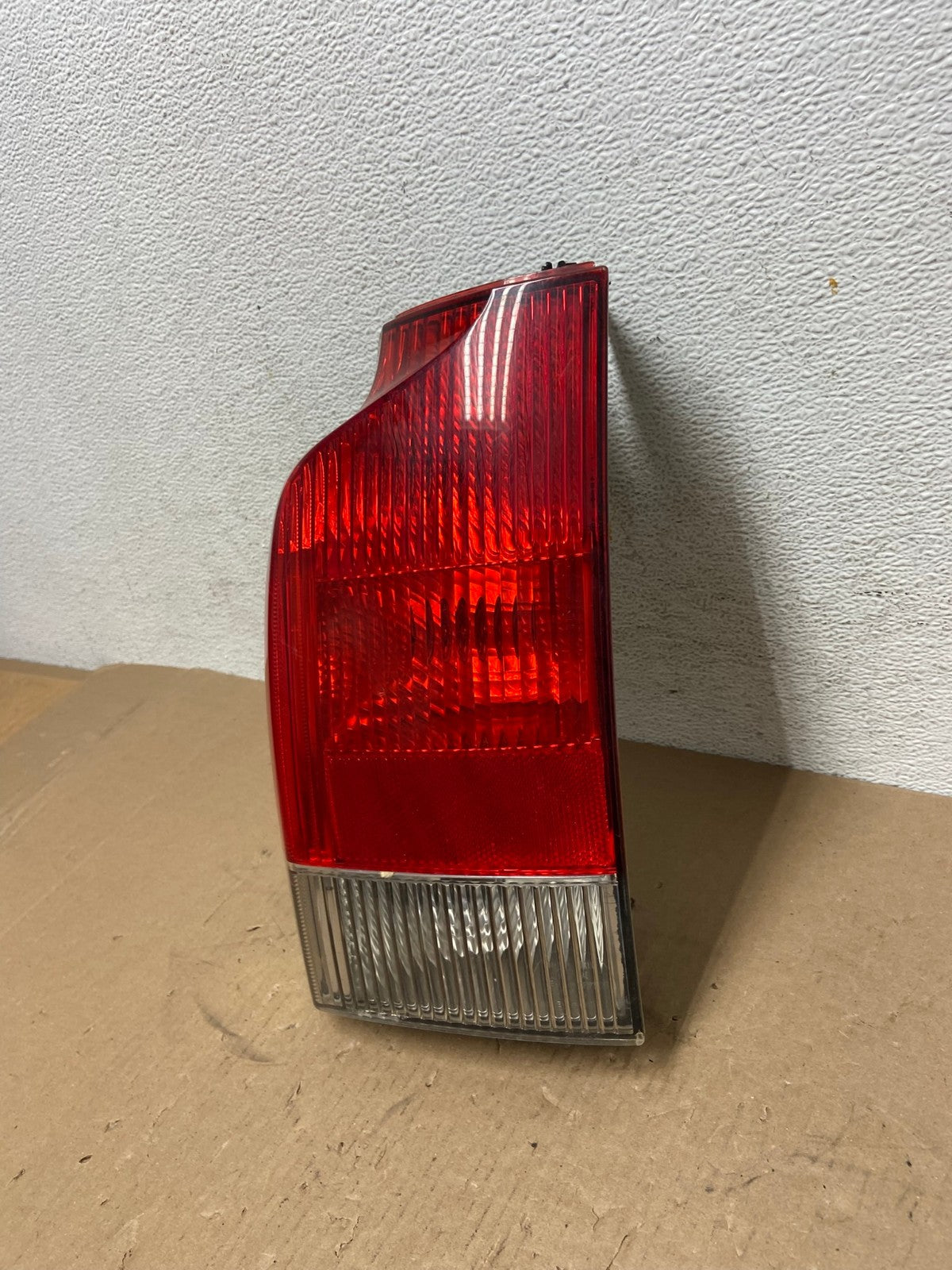 2001 - 2004 Volvo Xc70 V70 Left Driver LH Side Tail Light AD7692 LK2