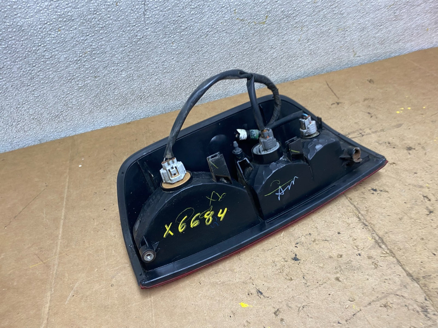 2005 to 2014 Nissan Frontier Left Driver LH Side Tail light Oem X6684 PS7