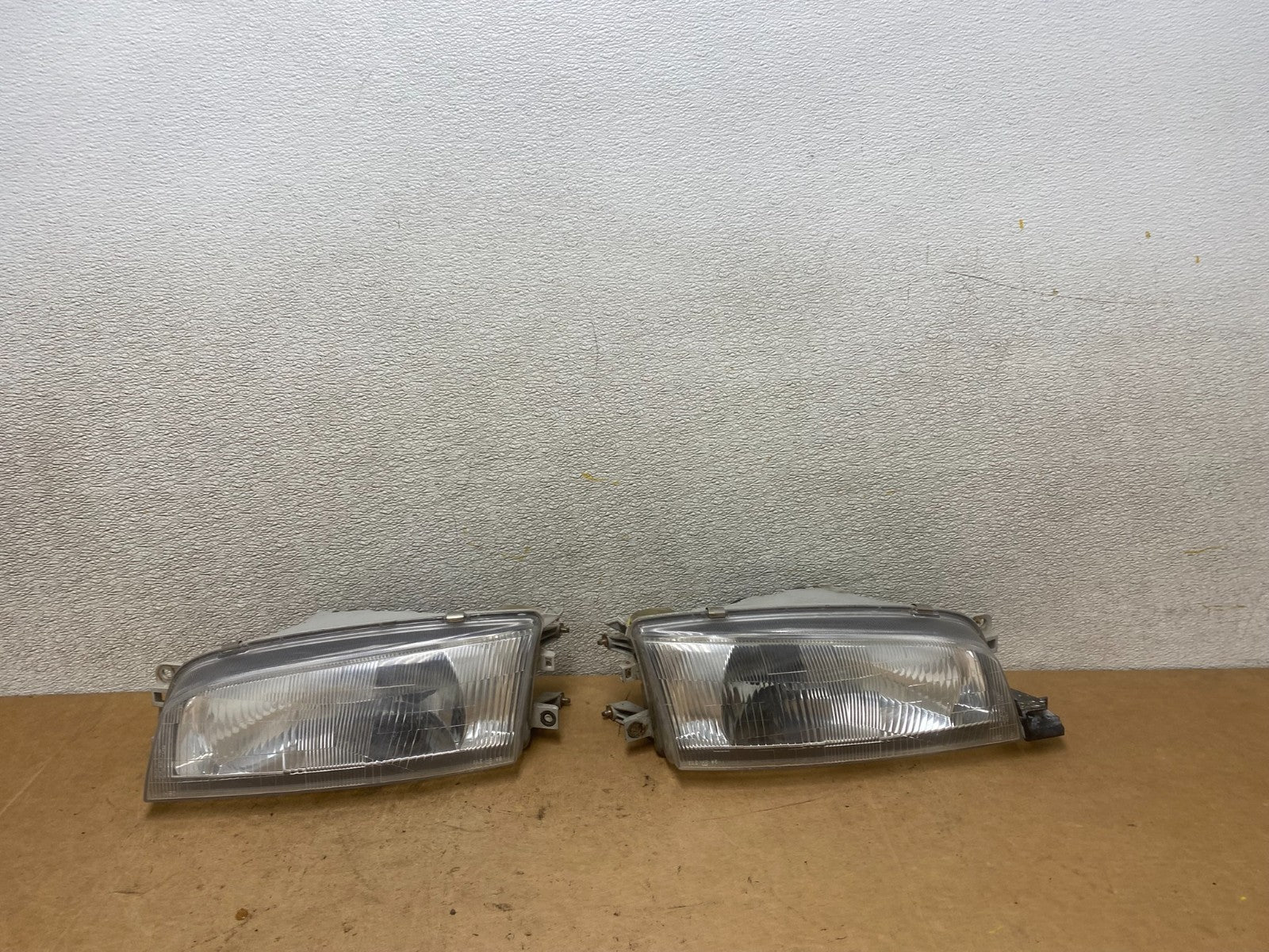 1999 to 2001 Mitsubishi Lancer Right Passenger RH Side Headlight X5333 PS0