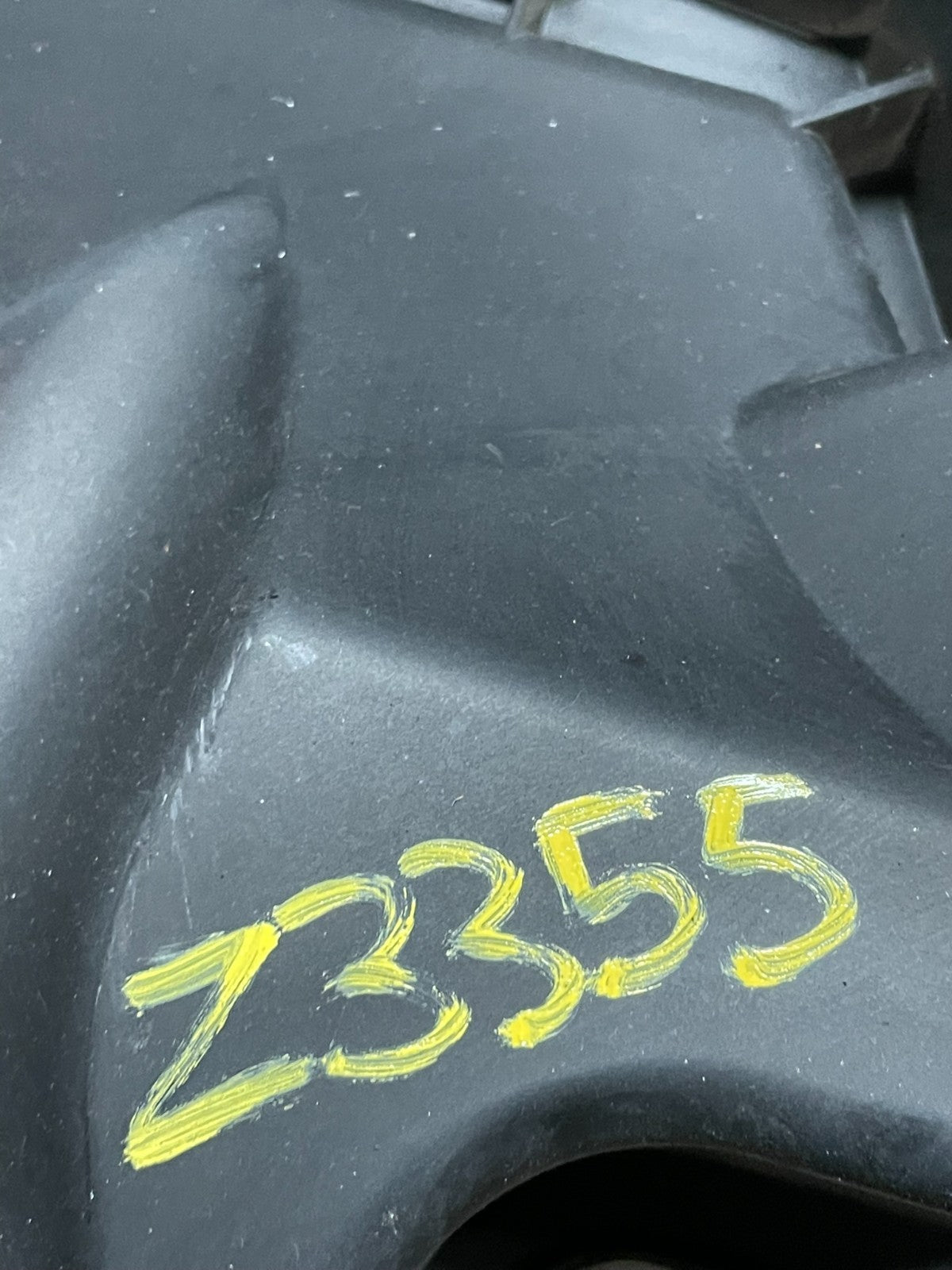 2009 Dodge Durango Air Cleaner Box 53034084AD Z33558