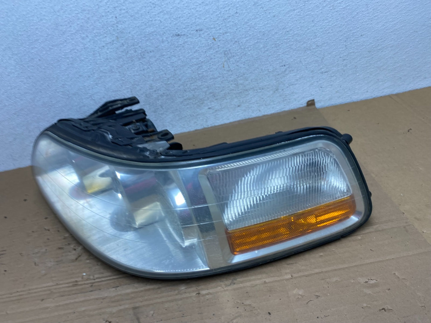 2005 to 2011 Lincoln Town Car Left Driver LH Side Headlight AD4268 DW1
