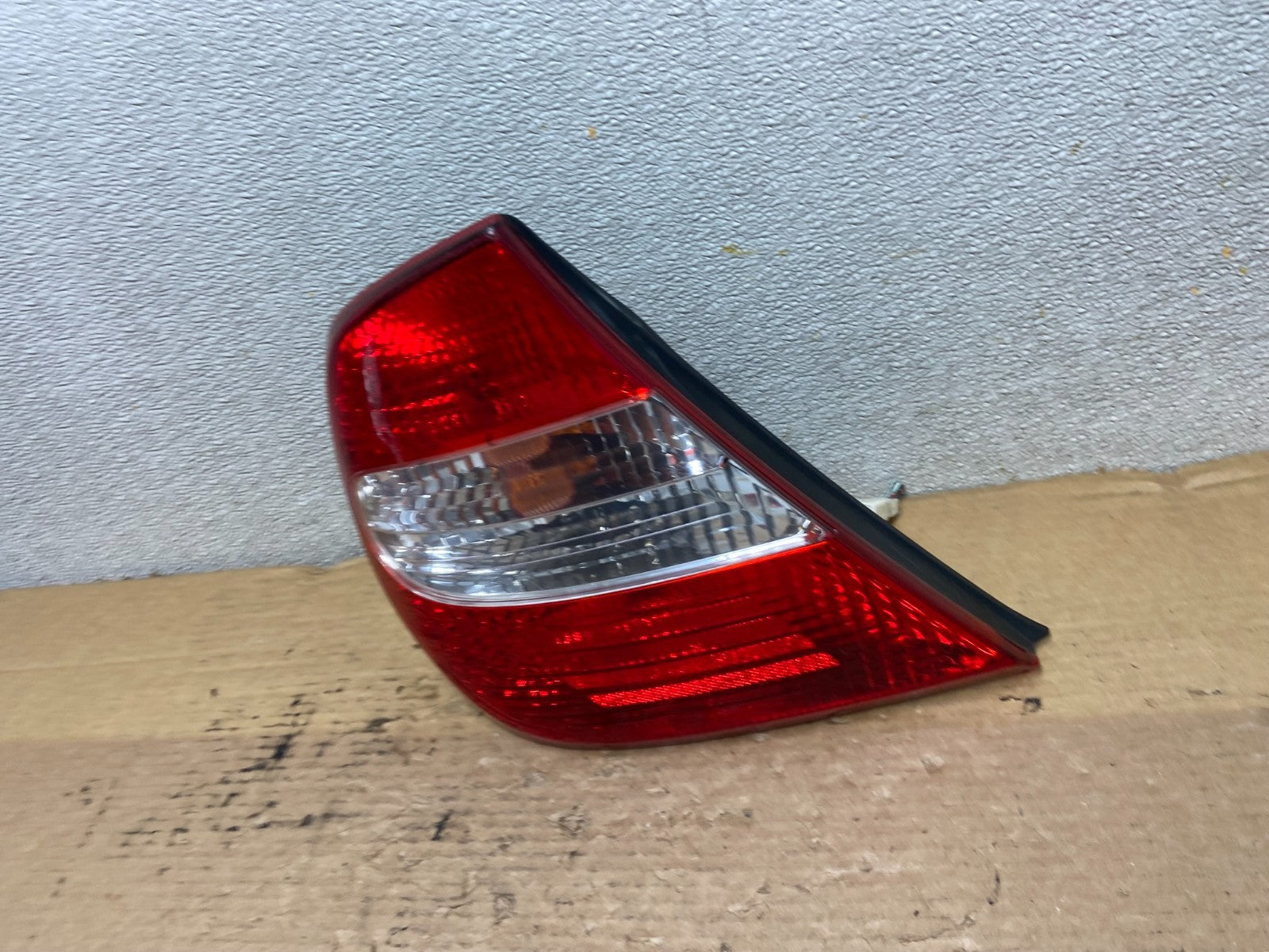 2002 2003 2004 Toyota Camry Left Driver LH Side Tail Light AB3363 LK1