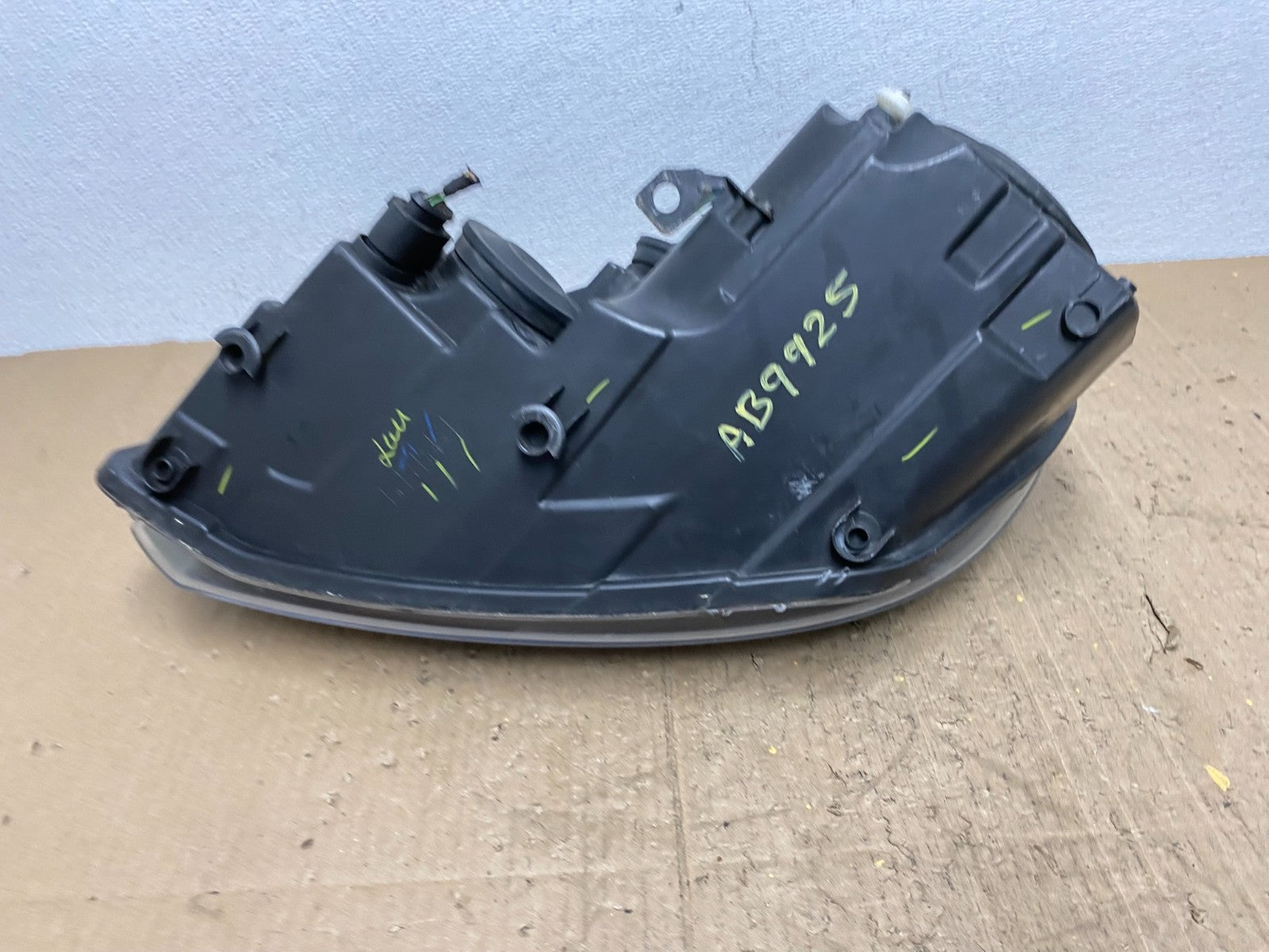 2010-2014 Volkswagen Golf MK6 GTI Right Passenger RH Halogen Headlight AD2427 DW8