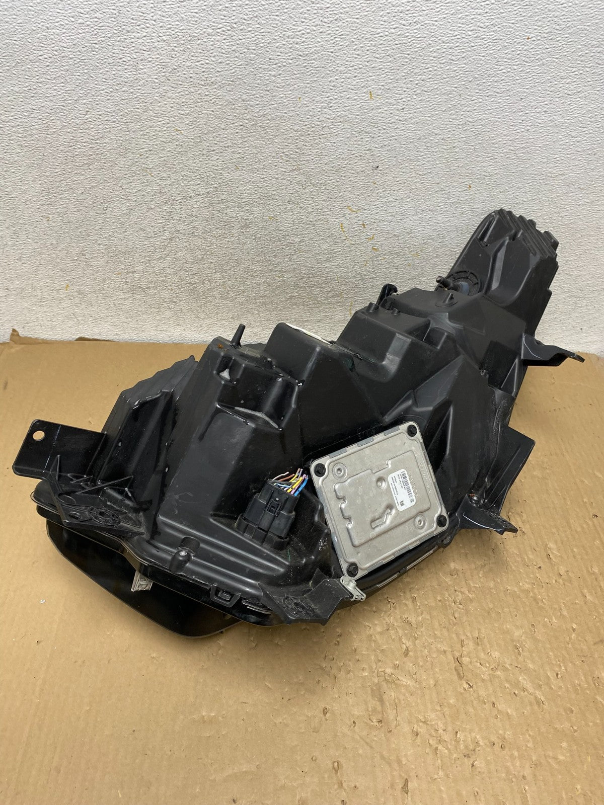 2020-2023 Ford Explorer Right Passenger Side Headlight AH2829 DW7