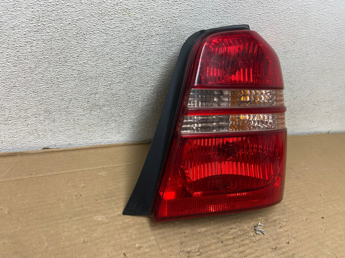 2001 2002 2003 Toyota Highlander Right Passenger RH Tail Light AG9298 LK1