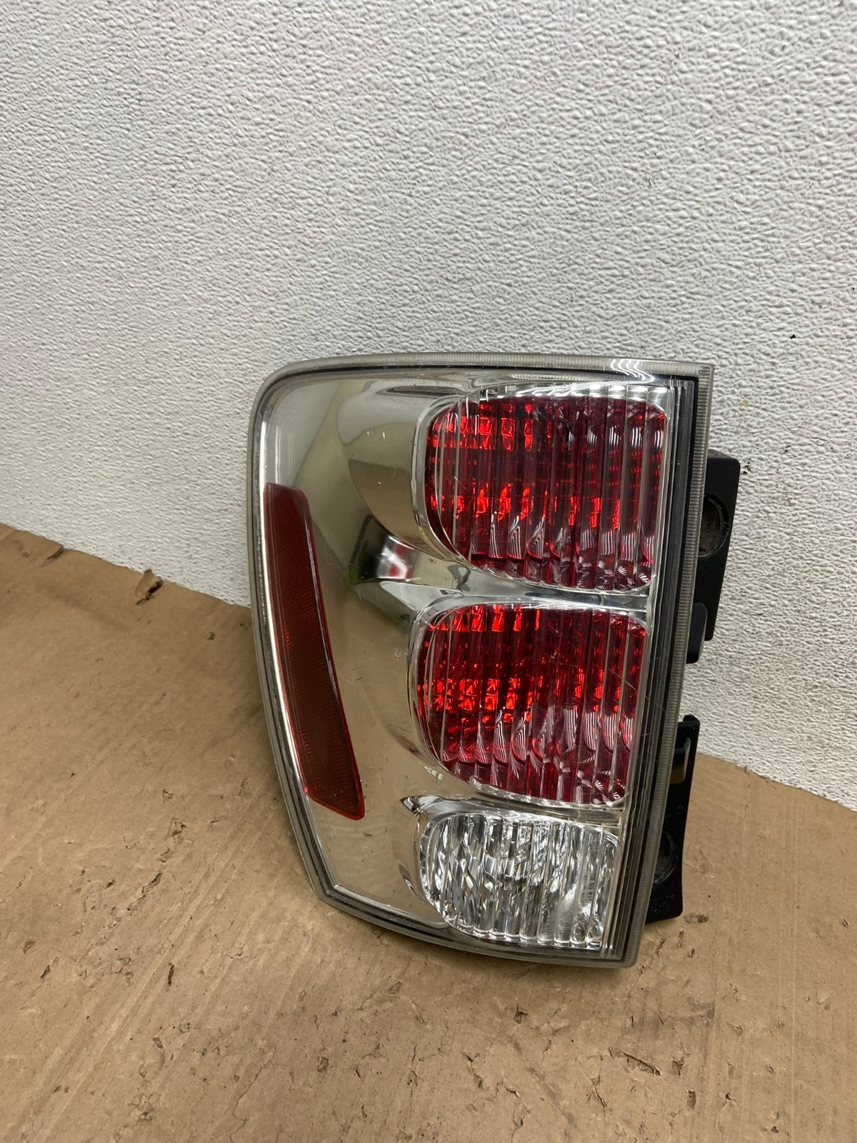 2005 to 2008 Chevrolet Equinox Left Driver Lh Side Tail Light AE9357 LK0