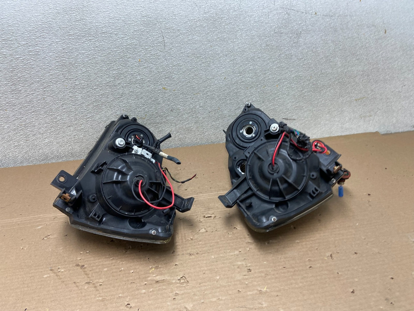 2002 to 2004 Nissan Altima Left+Right Side Set Halogen Headlights AB1132 DW7