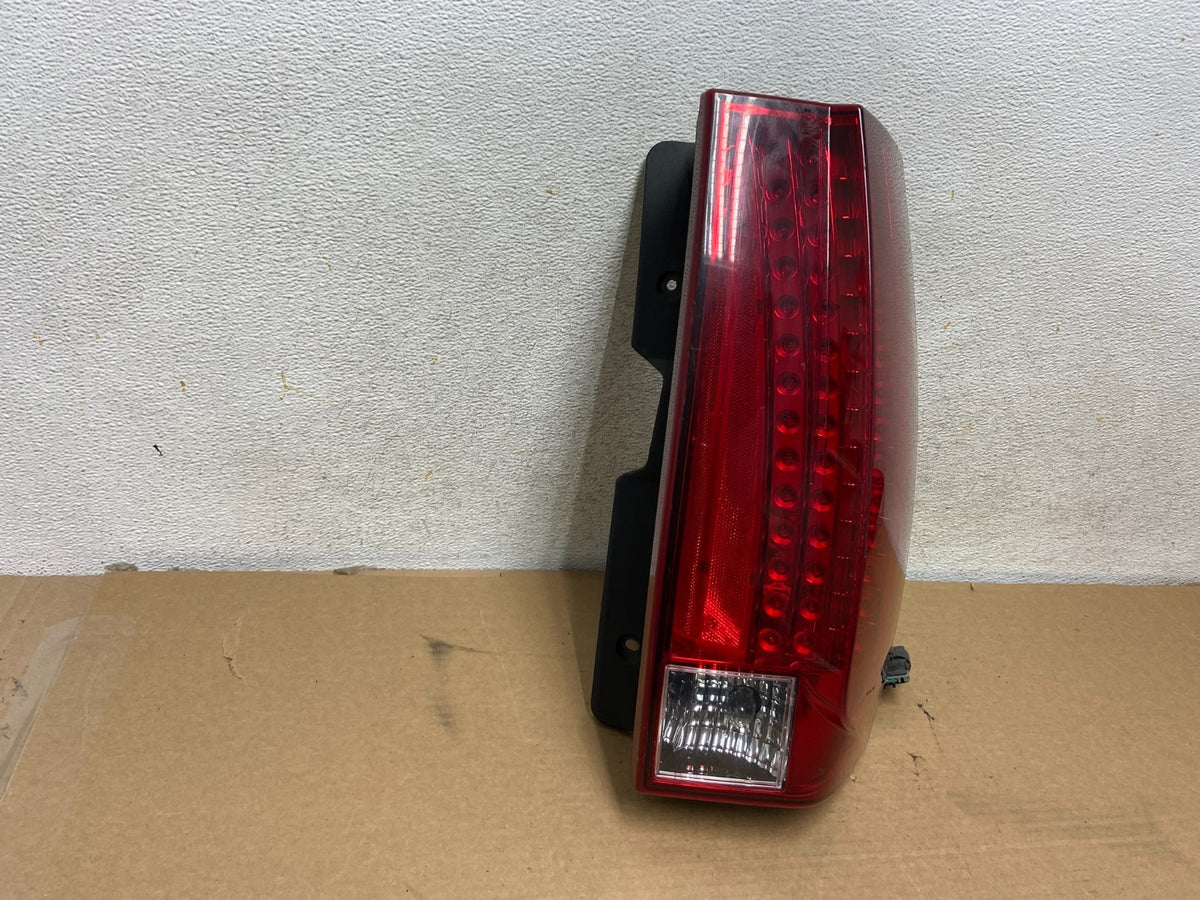 2007 to 2014 Cadillac Escalade Right Passenger RH Side Tail Light AH4437 DW1